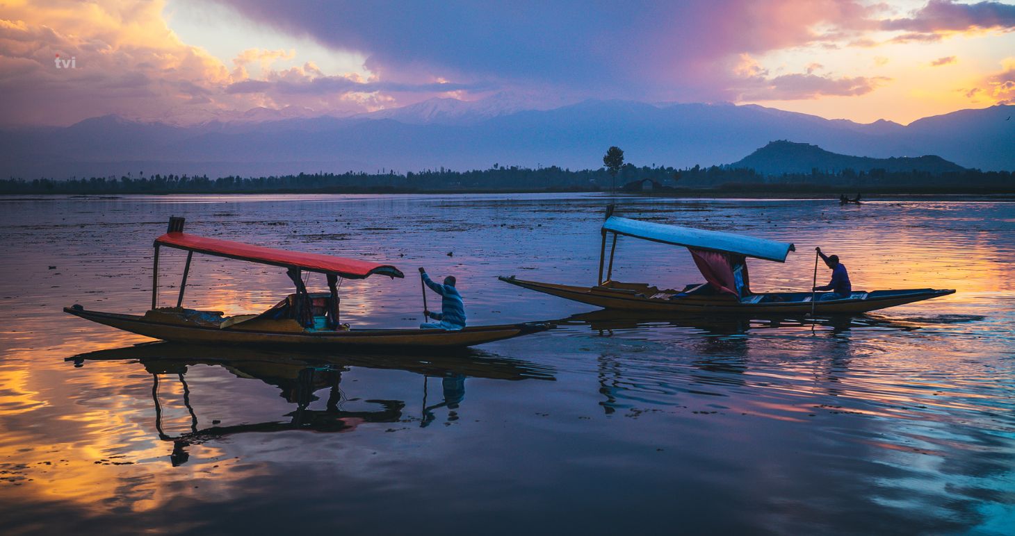 Dal Lake Houseboat Tour Srinagar Jammu & Kashmir